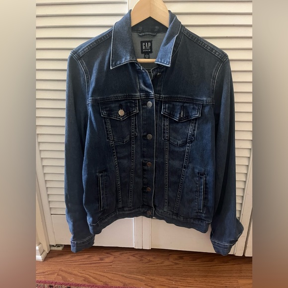 Gap jean jacket hardly worn. - Picture 2 of 4